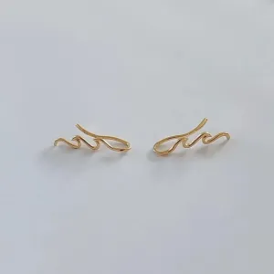 EAR CUFF DOURADO ONDAS