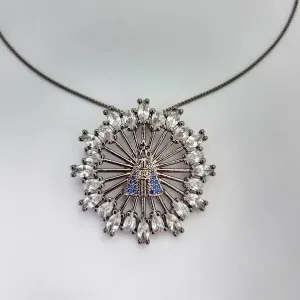 COLAR RÓDIO NEGRO PINGENTE NOSSA SENHORA APARECIDA MANTO MICROZIRCÔNIAS SAFIRA COM ZIRCÔNIAS CRISTAL