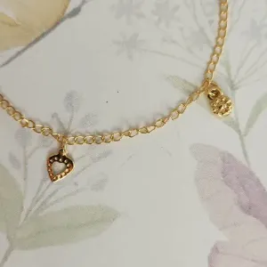 PULSEIRA PINGENTES CORAÇÃO E FLORES