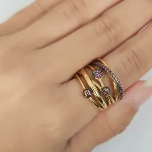 ANEL DOURADO DETALHES ZIRCÔNIAS ROSA