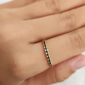 ANEL DOURADO MEIA ALIANÇA CRAVEJADO MICROZIRCÔNIAS SAFIRA