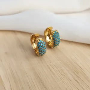 ARGOLA DOURADA CRAVEJADA COM MICROZIRCÔNIAS AZUL