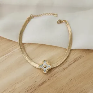 PULSEIRA FITA COM PINGENTE TREVO DE QUATRO FOLHAS CRAVEJADO EM ZIRCÔNIAS INSPIRAÇÃO ALHAMBRA DE VAN CLEEF