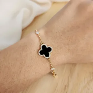 PULSEIRA COM 3 PINGENTES TREVO DE QUATRO FOLHAS PRETAS RESINA INSPIRAÇÃO ALHAMBRA DE VAN CLEEF