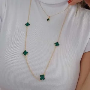 COLAR COM 4 PINGENTES TREVO DE QUATRO FOLHAS VERDE RESINA INSPIRAÇÃO ALHAMBRA DE VAN CLEEF