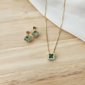 CONJUNTO COM PINGENTE TREVO DE QUATRO FOLHAS CRAVEJADO EM ZIRCÔNIAS INSPIRAÇÃO ALHAMBRA DE VAN CLEEF