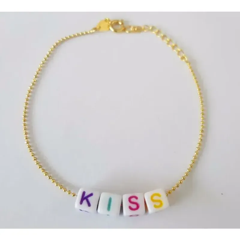 PULSEIRA BOLINHAS COM LETRAS LEITOSAS KISS