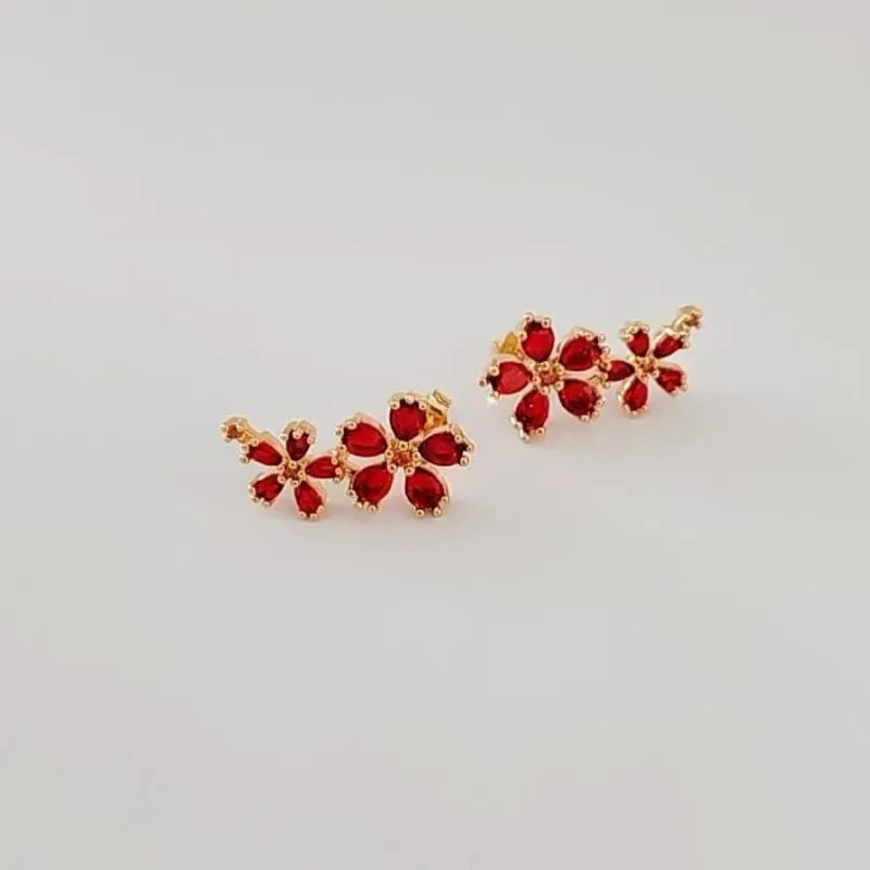 BRINCO EAR CUFF DOURADO FLORES RUBI