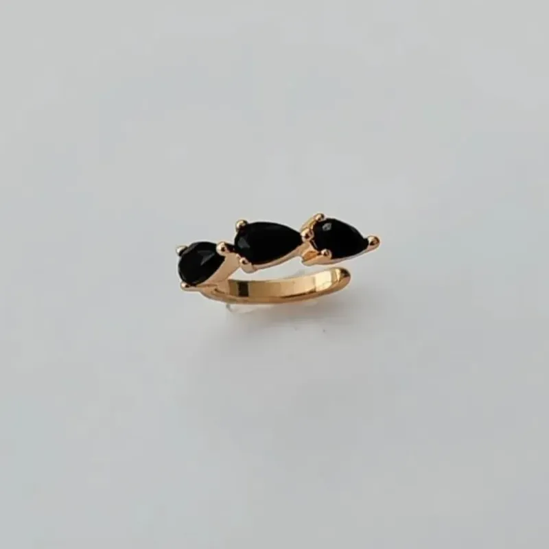 BRINCO PIERCING FAKE DOURADO ZIRCÔNIAS NEGRAS