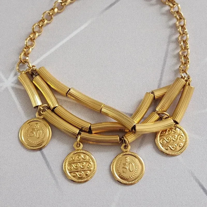 PULSEIRA TRIPLA DOURADA COM MEDALHAS