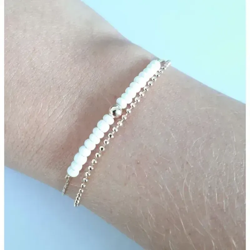 PULSEIRA DOURADA FIO DUPLO COM MIÇANGAS BRANCAS