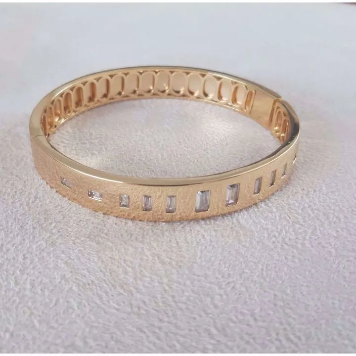 BRACELETE DOURADO COM ZIRCÔNIAS CRISTAL