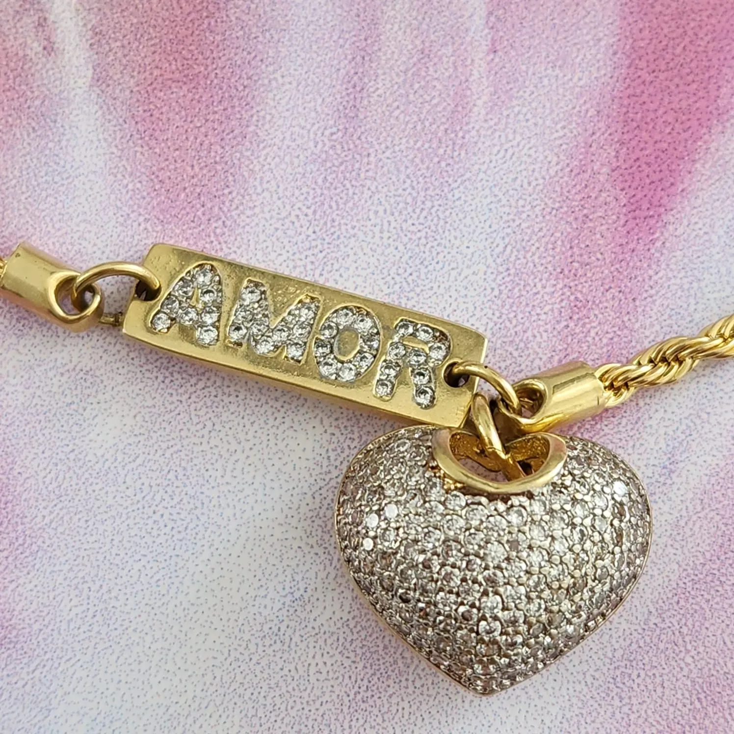 PULSEIRA DOURADA PLACA AMOR PINGENTE CORAÇÃO CRAVEJADO MICROZIRCÔNIAS CRISTAL