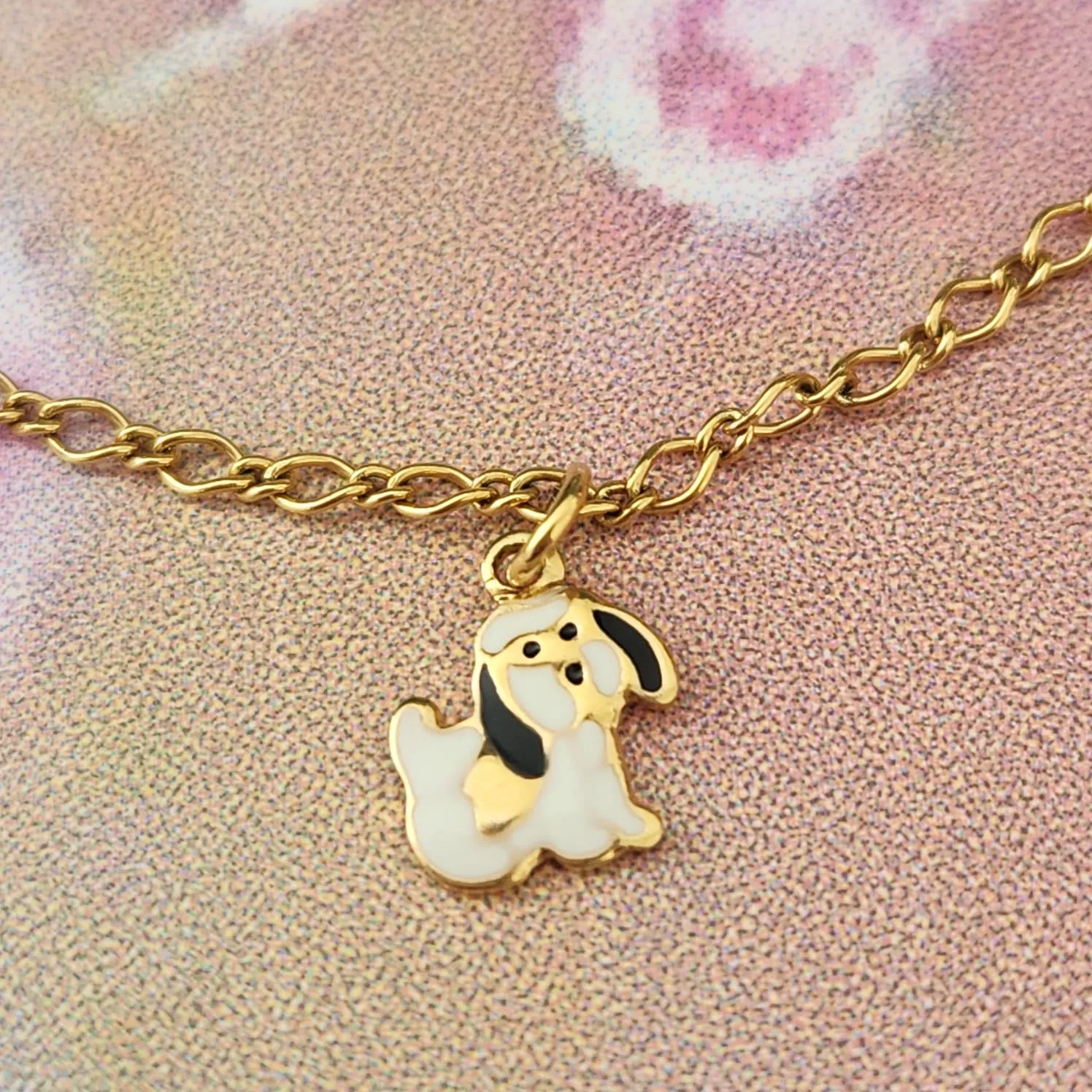 PULSEIRA DOURADA COM BOLINHAS PINGENTE CACHORRO