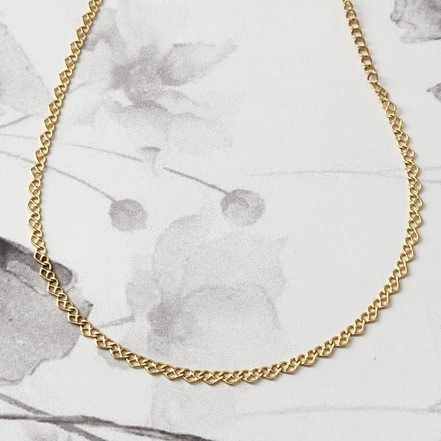 COLAR CHOCKER DOURADO CORRENTE CORAÇÃO 30CM