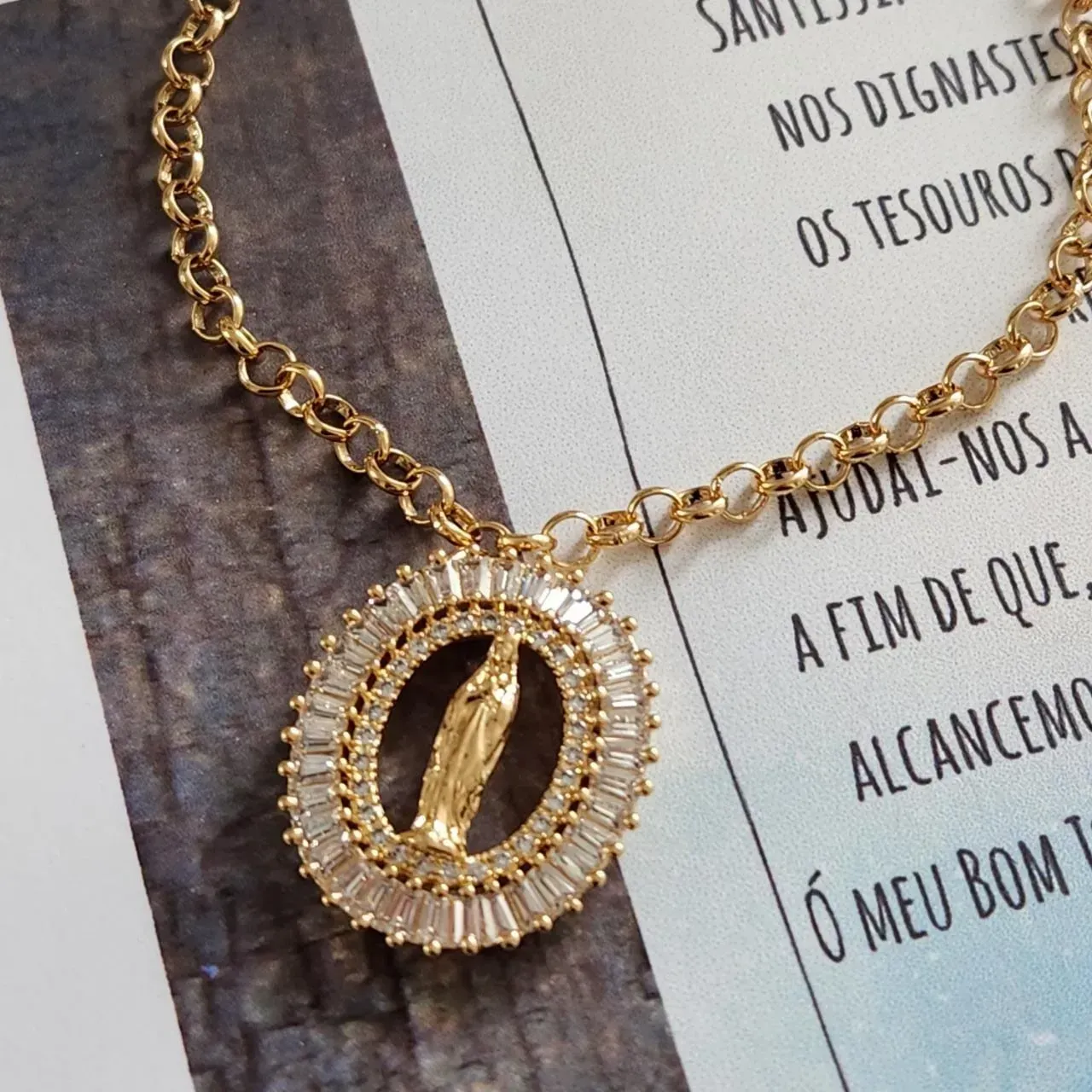 PULSEIRA DOURADA ELO PORTUGUÊS PINGENTE CRAVEJADO NOSSA SENHORA DO SILÊNCIO