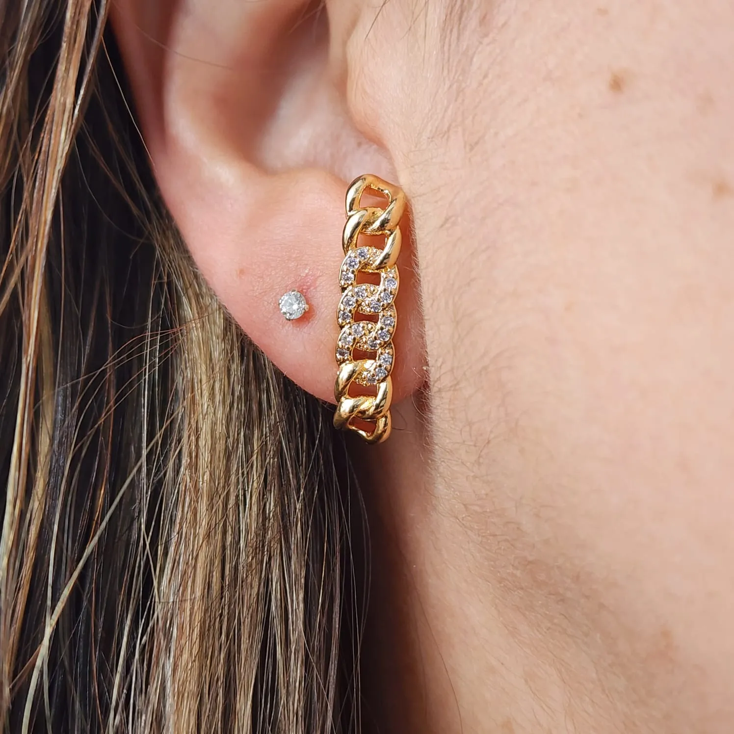 BRINCO DOURADO EAR HOK ZIRCÔNIAS CRISTAL