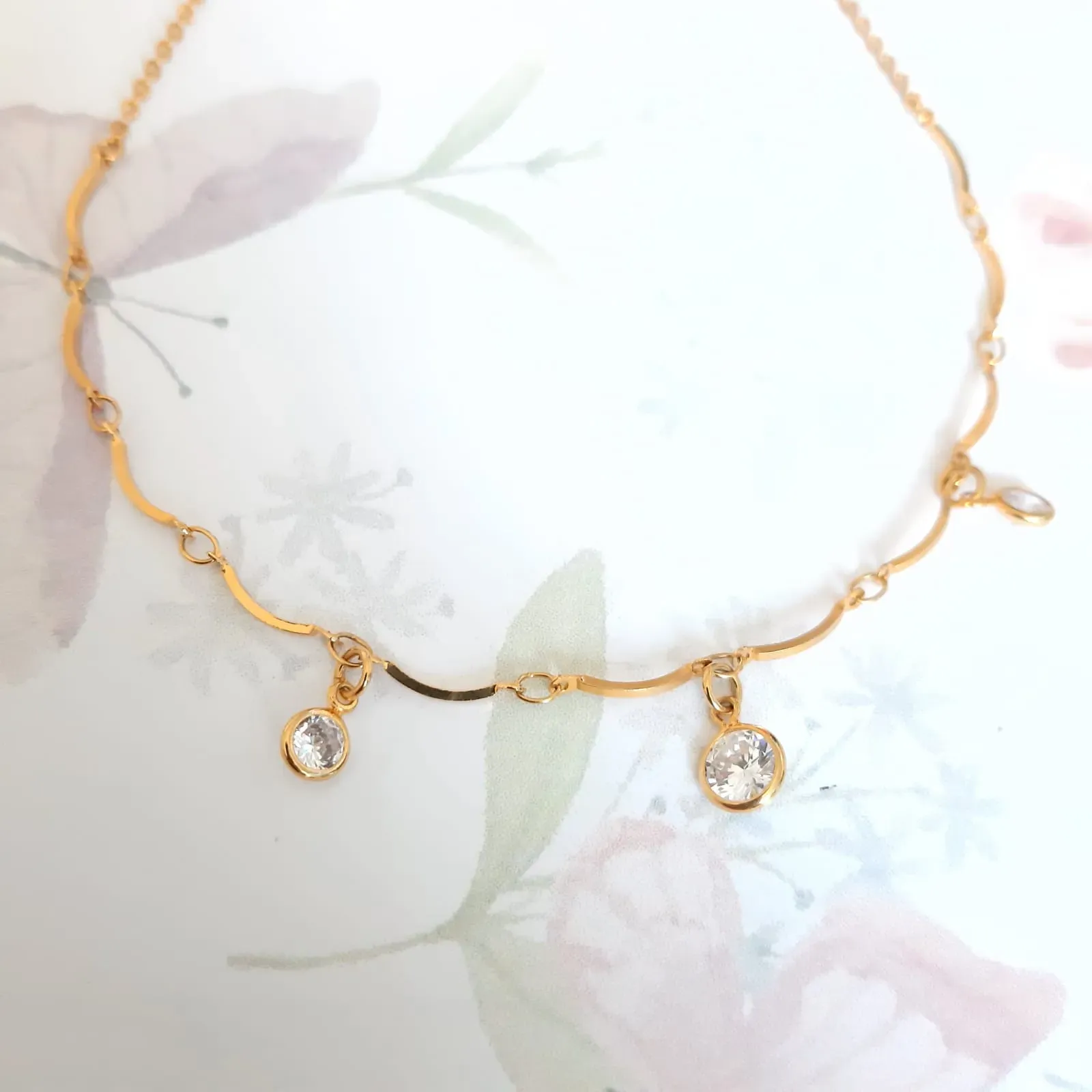 COLAR CHOCKER DOURADO PONTO DE LUZ CRISTAL