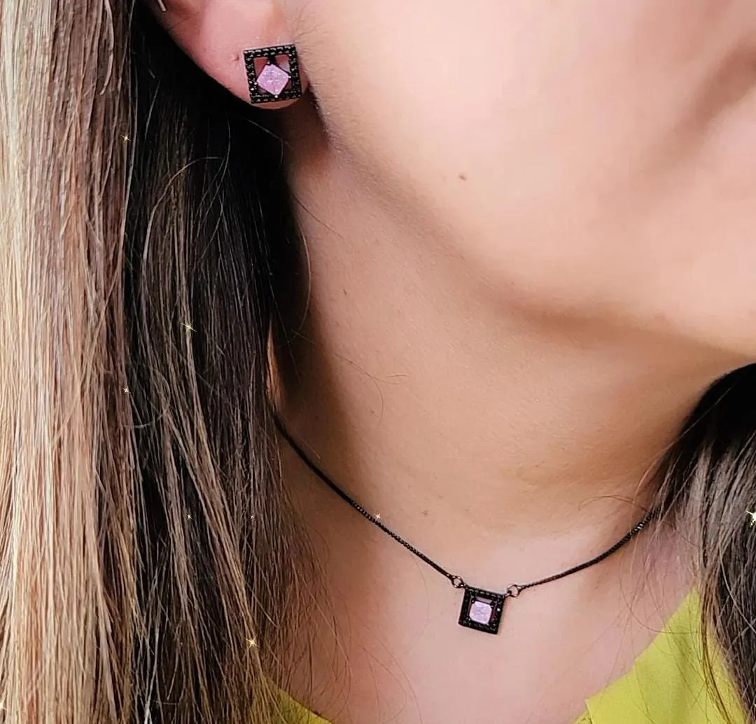 COLAR RÓDIO NEGRO PINGENTE QUARTZO ROSA CRAVEJADO MICROZIRCÔNIAS NEGRAS