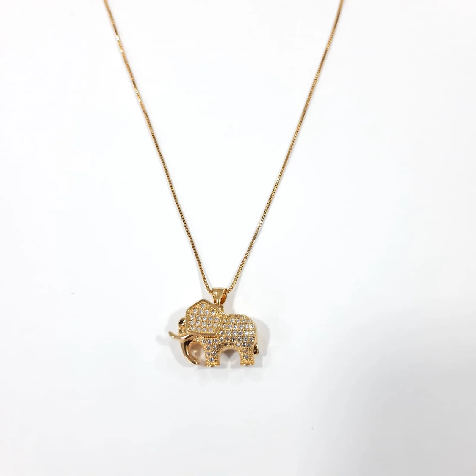 COLAR DOURADO ELEFANTE CRAVEJADO EM MICROZIRCÔNIAS CRISTAL