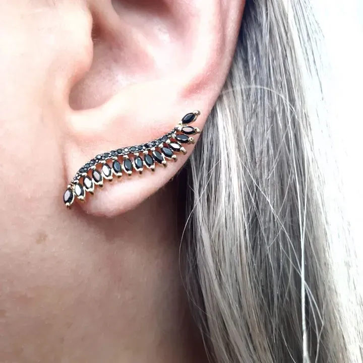 EAR CUFF DOURADO ZIRCÔNIAS NEGRAS