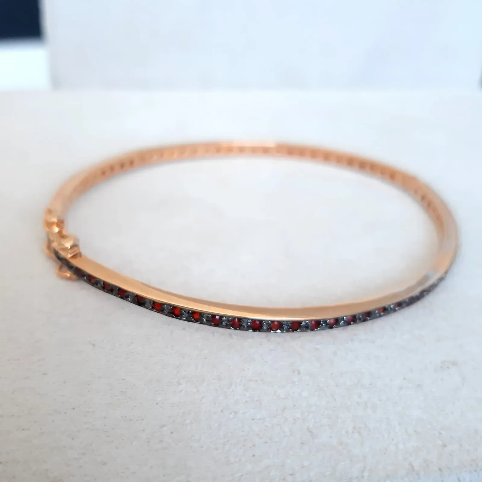 BRACELETE DOURADO COM MICROZIRCÔNIAS CORAL