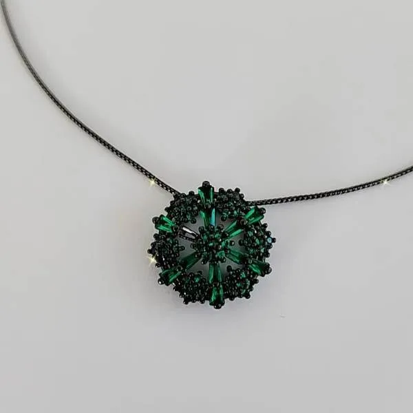 COLAR RÓDIO NEGRO PINGENTE ZIRCÔNIA VERDE ESMERALDA