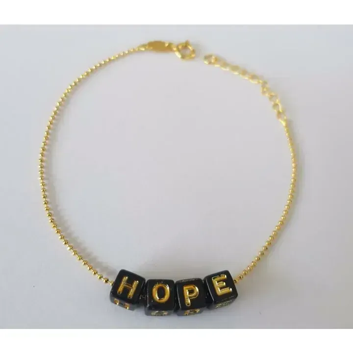 PULSEIRA BOLINHAS COM LETRAS PRETAS HOPE