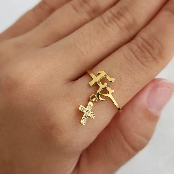 ANEL DOURADO FÉ CRUZ CRAVEJADA EM MICROZIRCÔNIAS CRISTAL