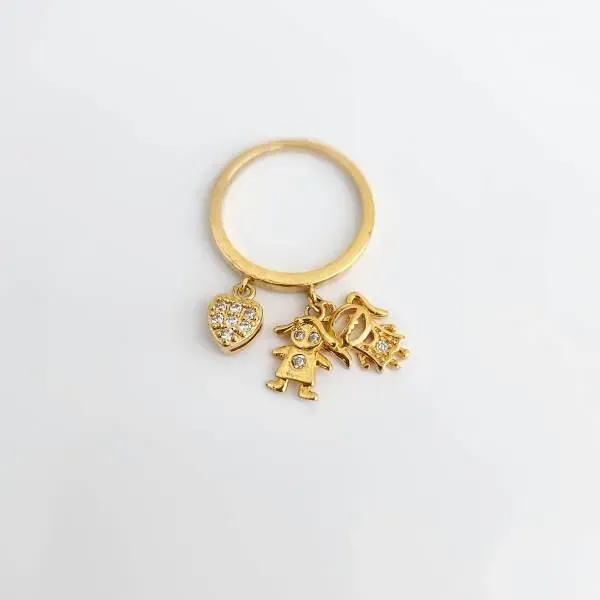 ANEL DOURADO PINGENTES MENINAS E CORAÇÃO CRAVEJADO MICROZIRCÔNIAS CRISTAL