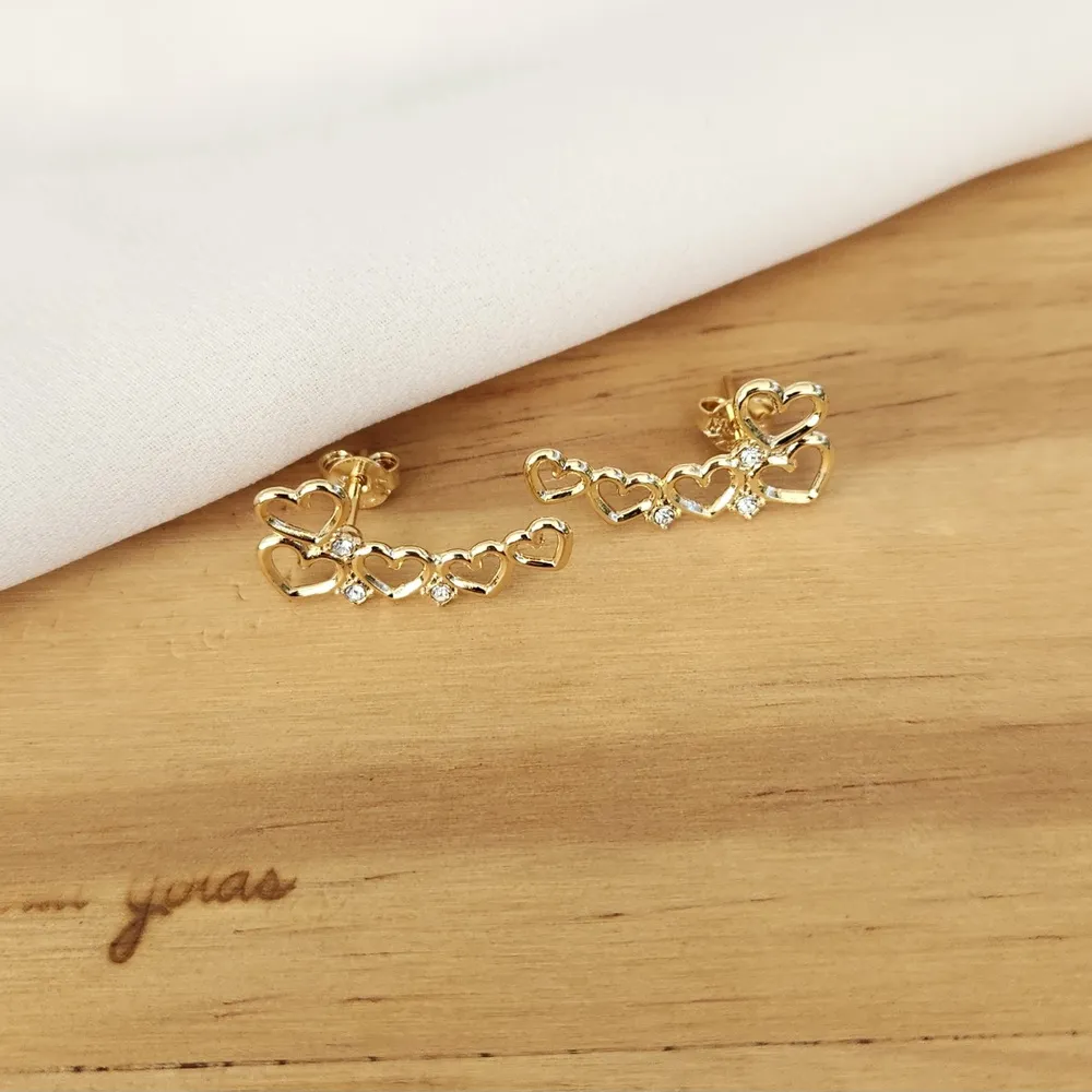 BRINCO EAR CUFF CORAÇÕES COM DETALHES EM ZIRCÔNIAS