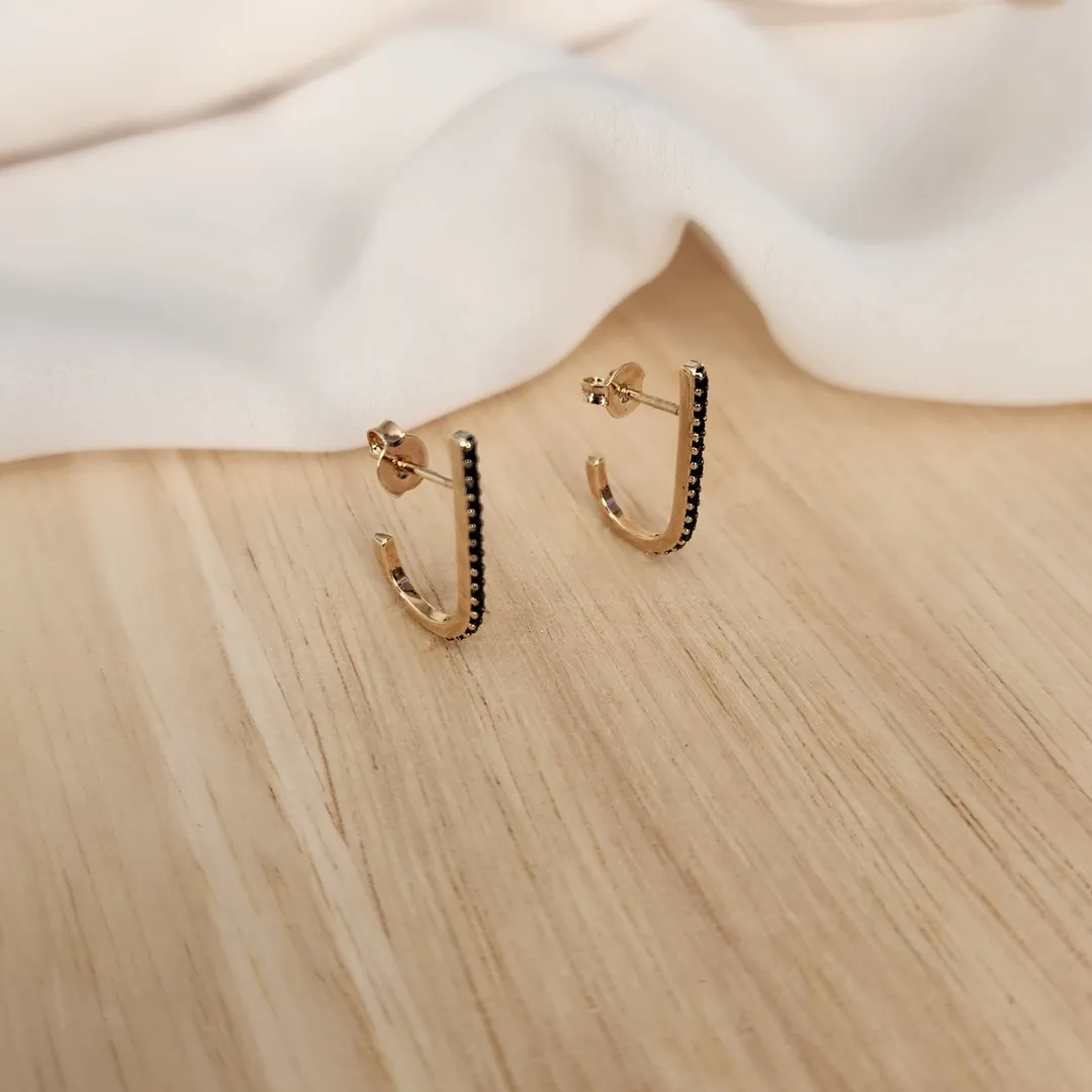 EAR HOOK DOURADO CRAVEJADO MICROZIRCÔNIAS NEGRAS