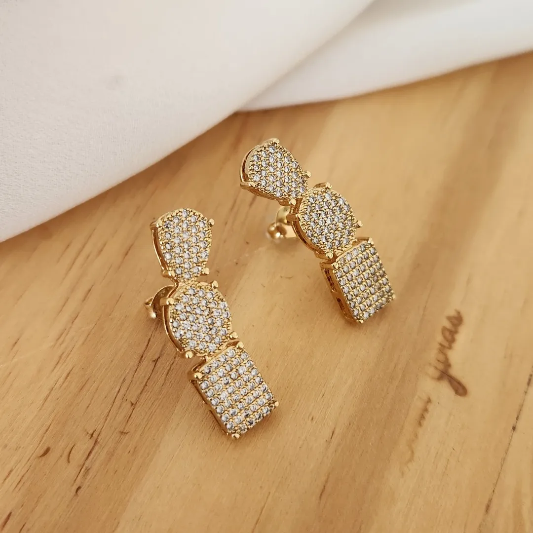 BRINCO EAR CUFF CRAVEJADO MICROZIRCÔNIAS CRISTAL