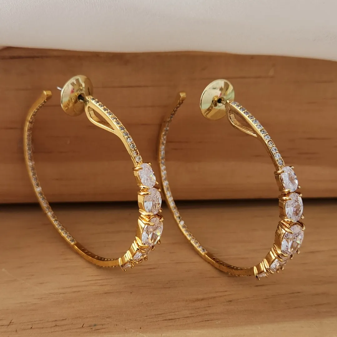 ARGOLA DOURADO COM ZIRCÔNIAS CRISTAL