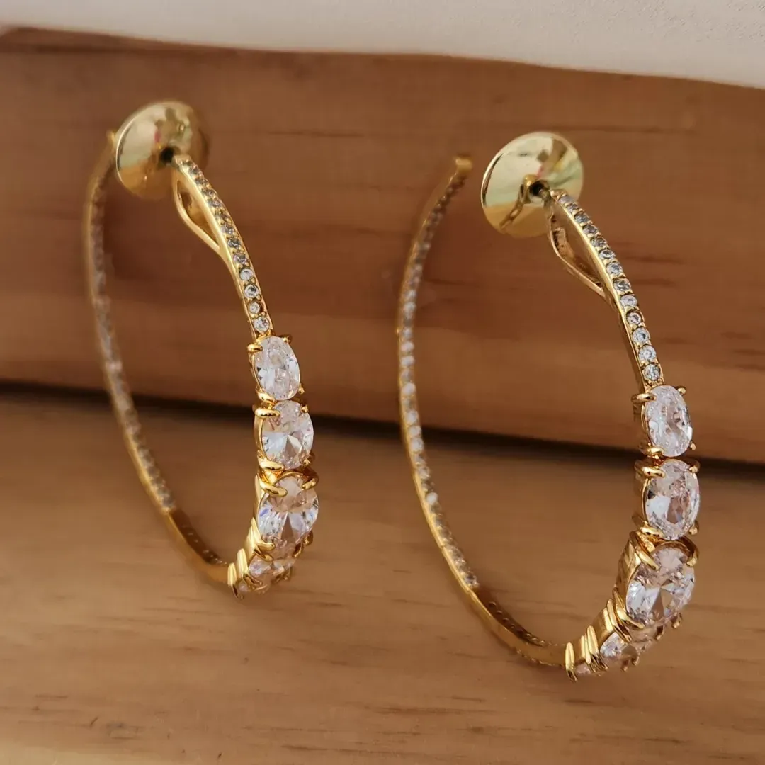 ARGOLA DOURADO COM ZIRCÔNIAS CRISTAL