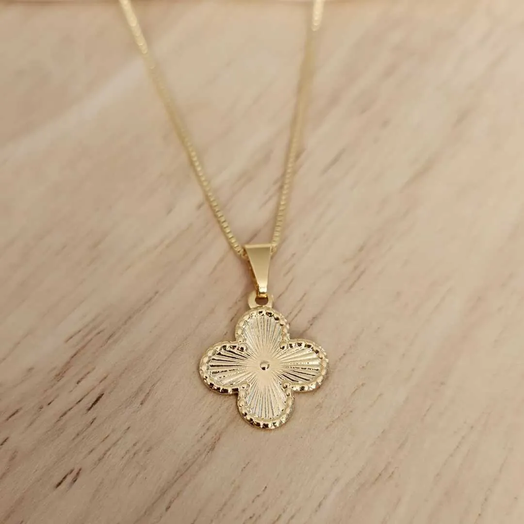 COLAR TREVO DE QUATRO FOLHAS INSPIRAÇÃO ALHAMBRA DE VAN CLEEF