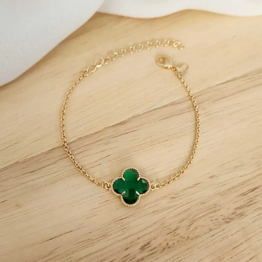 PULSEIRA COM PINGENTE TREVO DE QUATRO FOLHAS VERDE PEDRA INSPIRAÇÃO ALHAMBRA DE VAN CLEEF