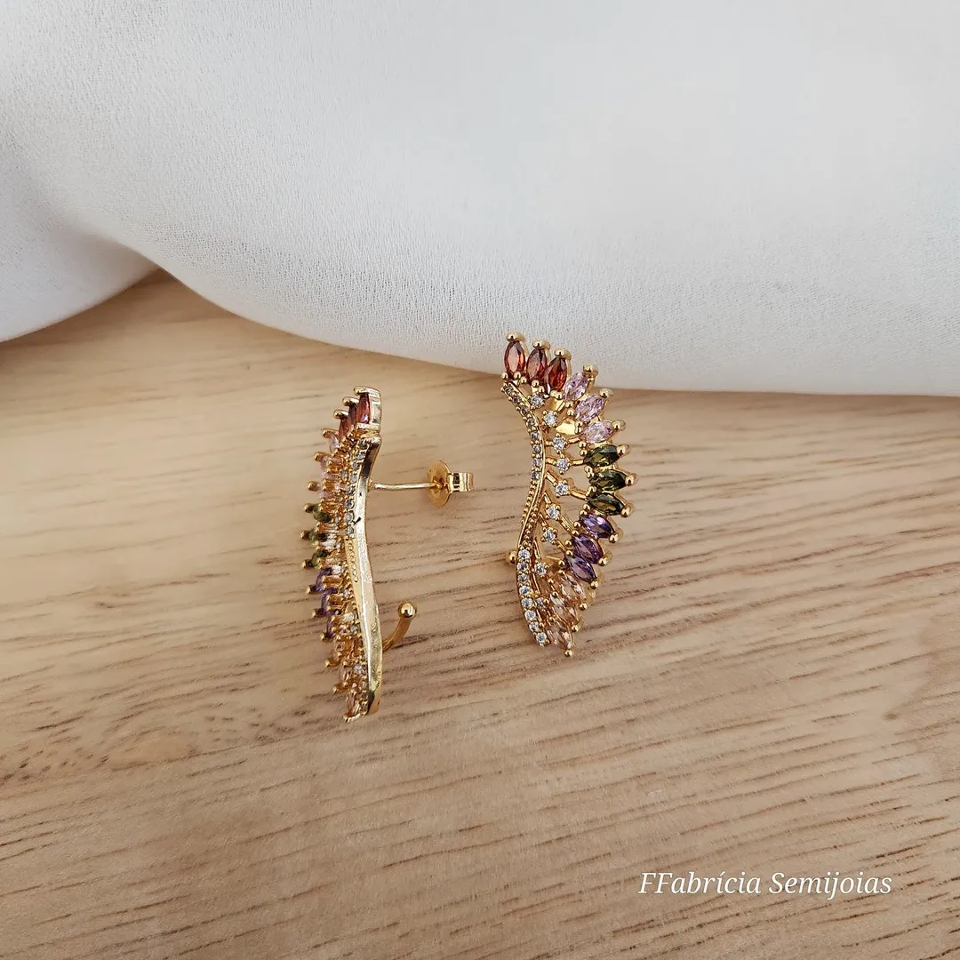 BRINCO DOURADO EAR CUFF ZIRCÔNIAS NAVETE MULTICOR