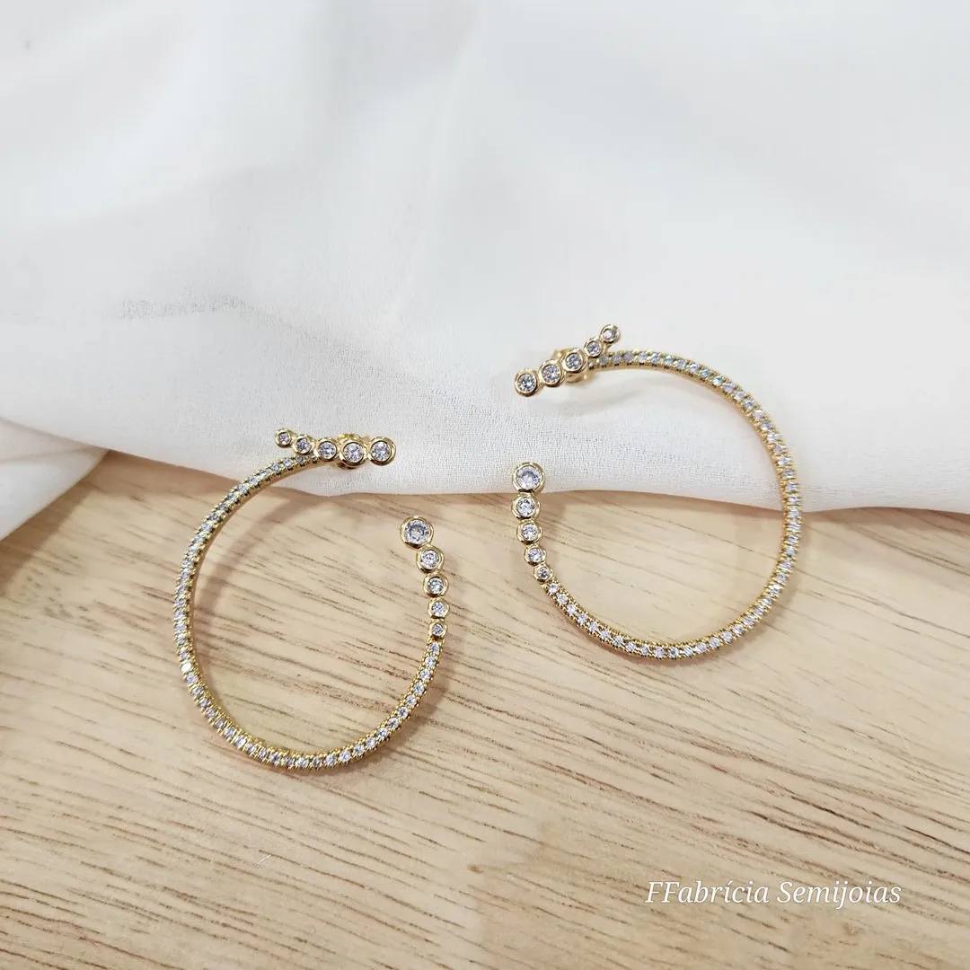 EAR CUFF DOIS EM UM CRAVEJADO EM MICROZIRCÔNIAS CRISTAL